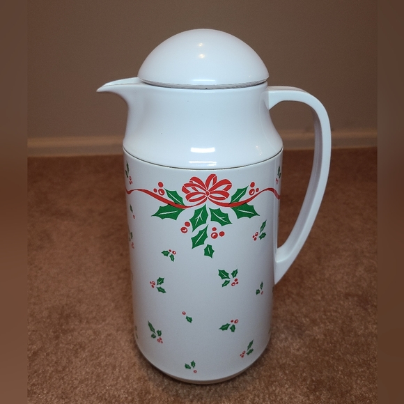 Corelle Dining Vintage Corelle Winter Holly Thermal Server Poshmark